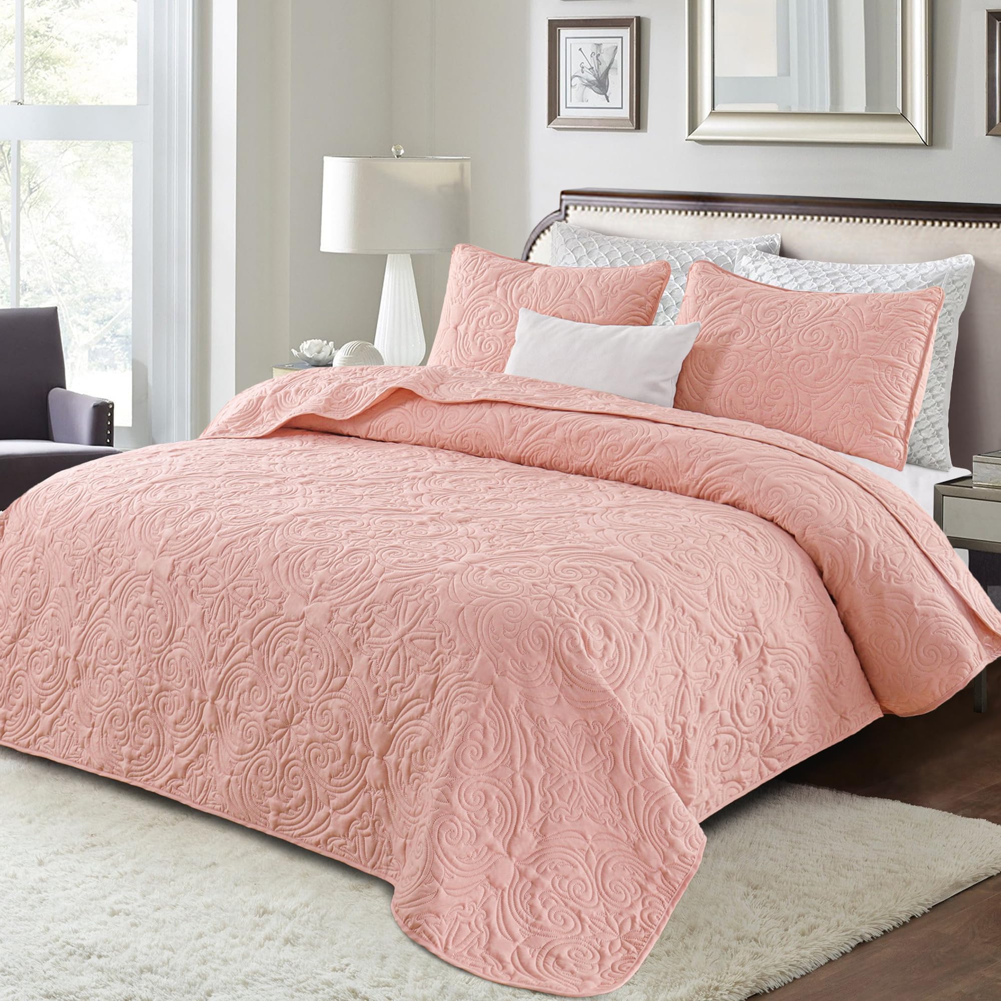 Exclusivo Mezcla close-up of embossed damask texture highlighting durable decorative detail