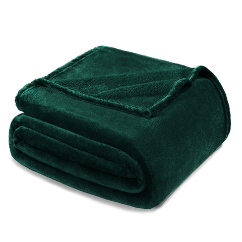 Exclusivo Mezcla front view of forest green blanket showing plush look and calming color