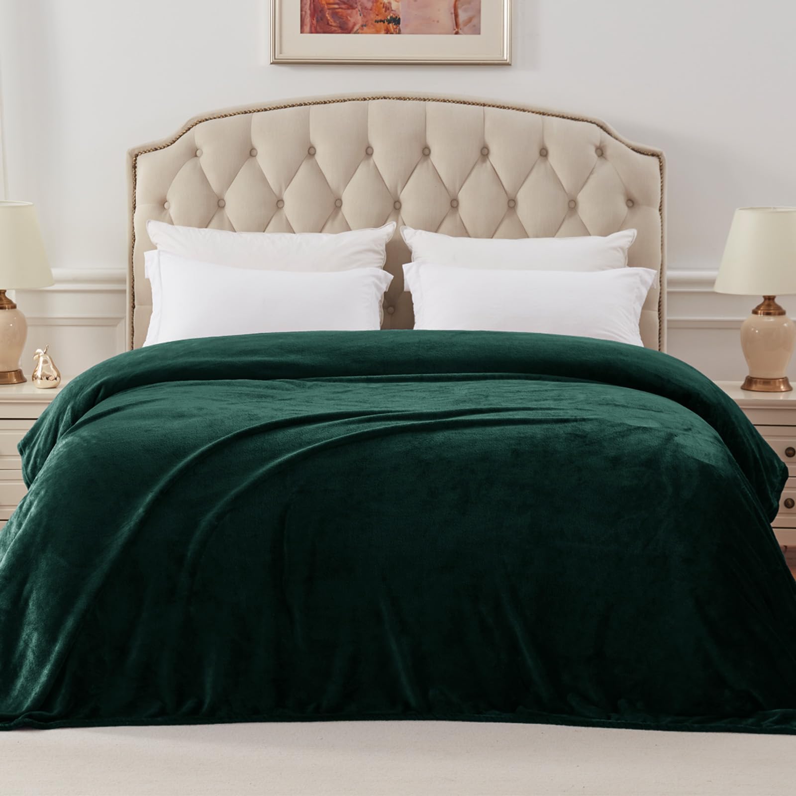 Exclusivo Mezcla blanket spread on king bed showing full coverage and cozy styling