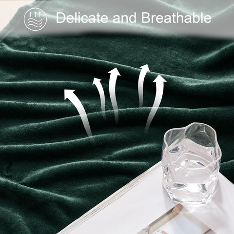 Exclusivo Mezcla blanket used at outdoor picnic showing portability and multiuse benefit