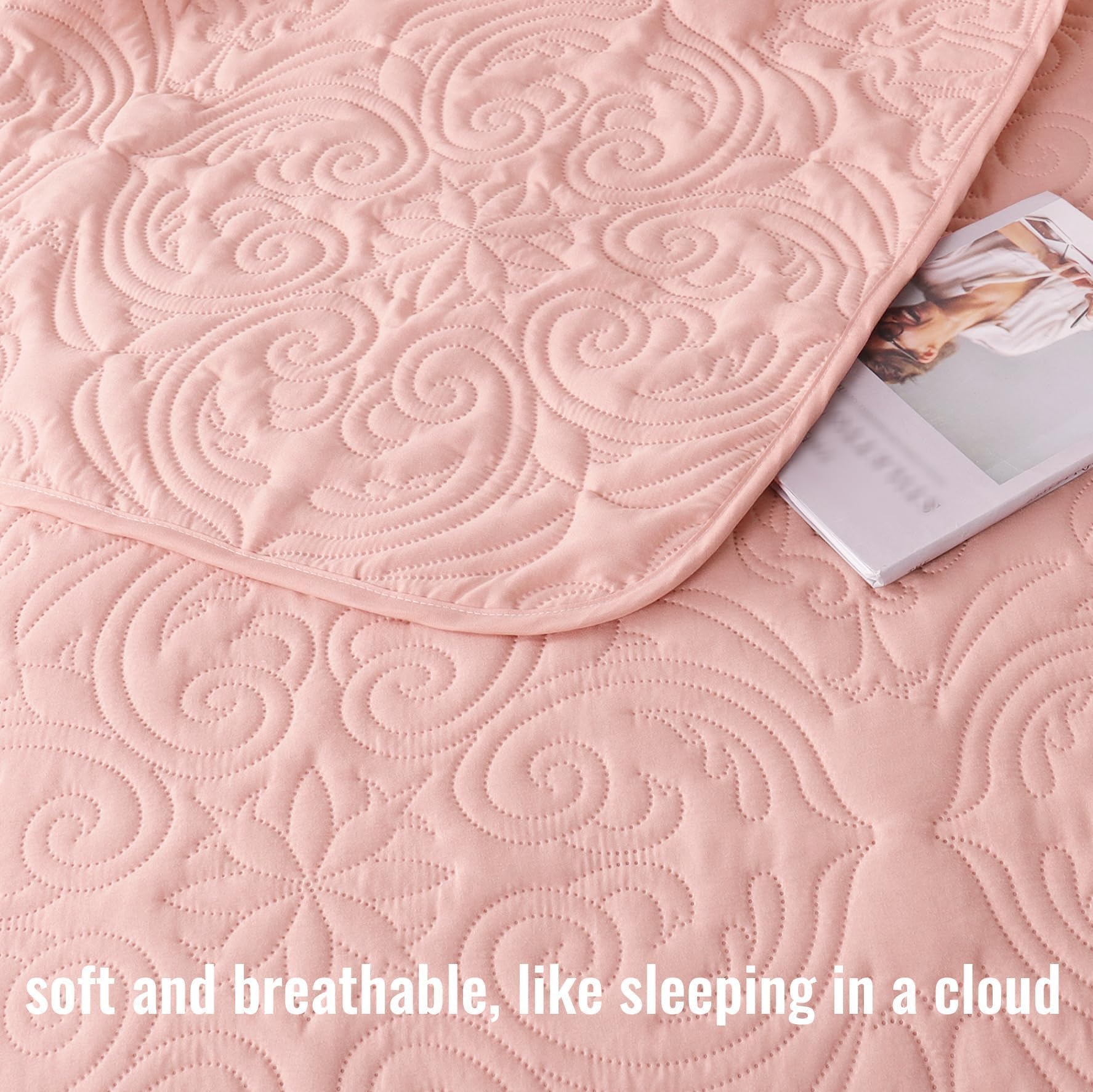 Exclusivo Mezcla pillow sham detail showing matching pattern and neat seam finishing