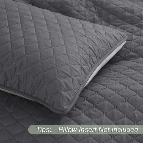Exclusivo Mezcla quilt beside ruler showing king size dimensions for accurate fit