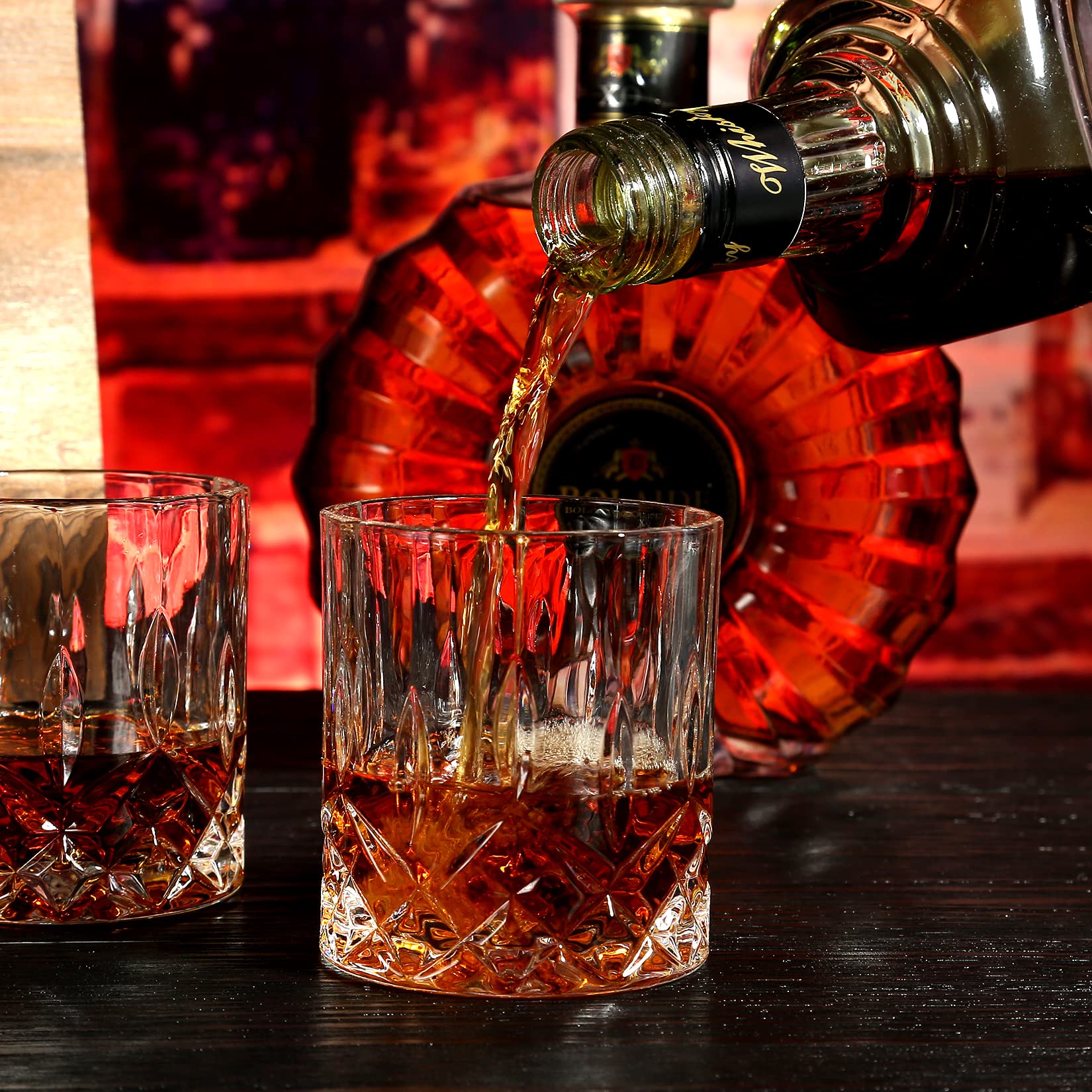EXREIZST stones chilling whiskey in a glass preserving flavor during tasting