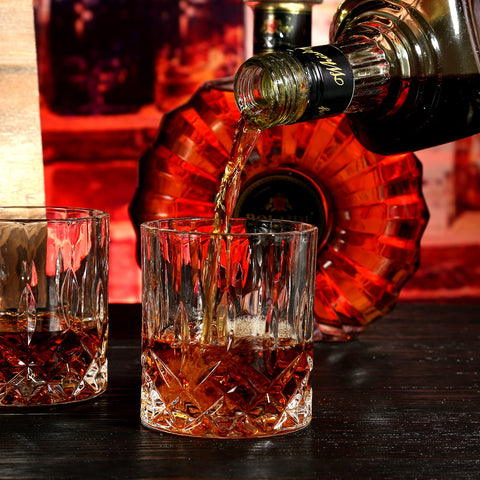 EXREIZST stones chilling whiskey in a glass preserving flavor during tasting