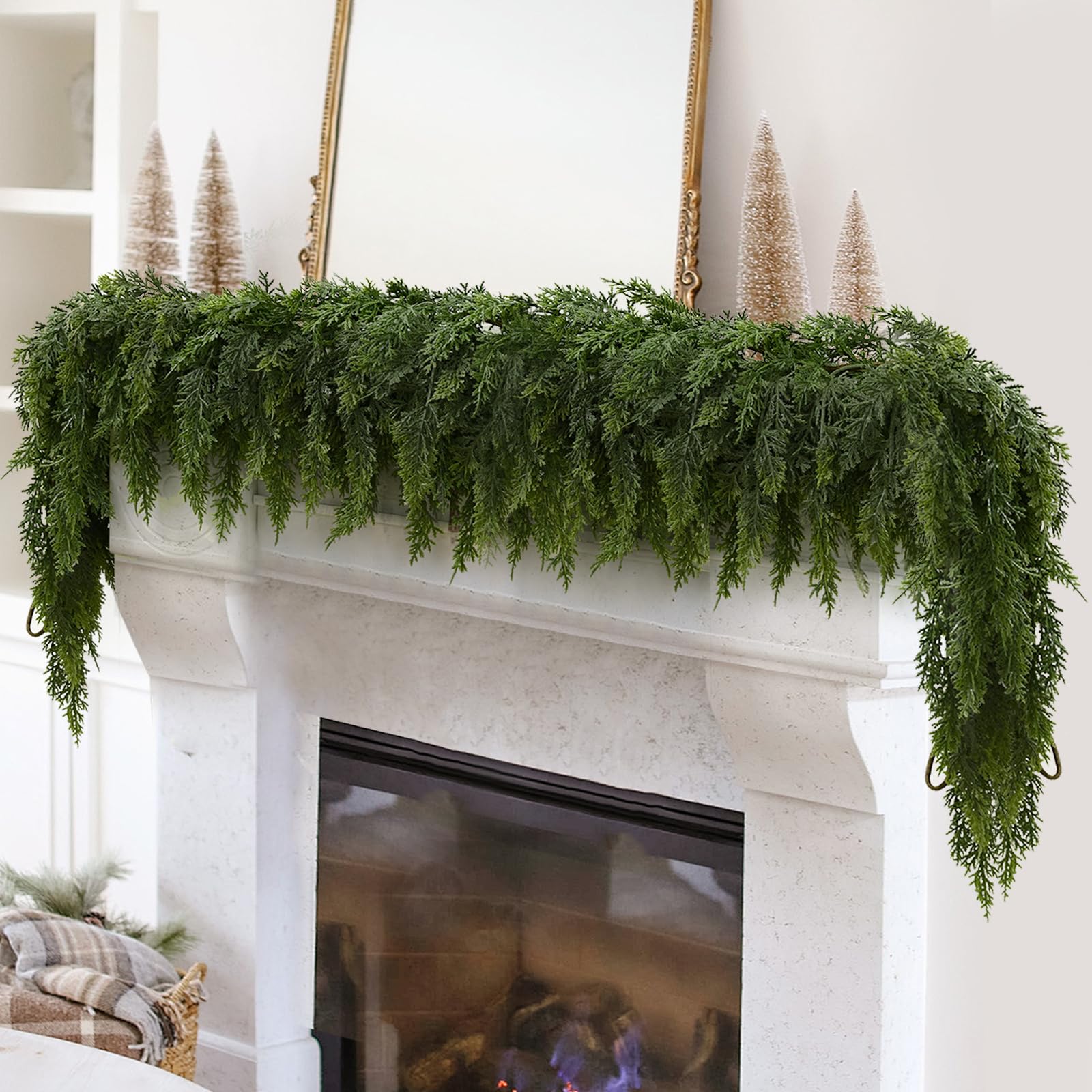 FAJUNZH garland folded for storage demonstrating space-saving reuse between seasons