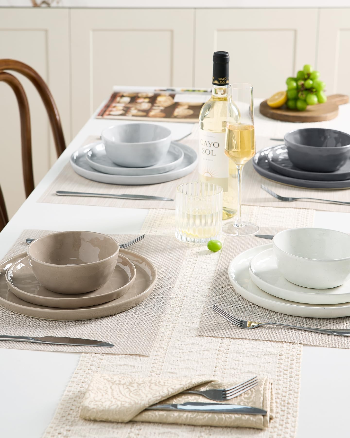 famiware top view of 10.25 inch dinner plate showing wave surface for anti-slip