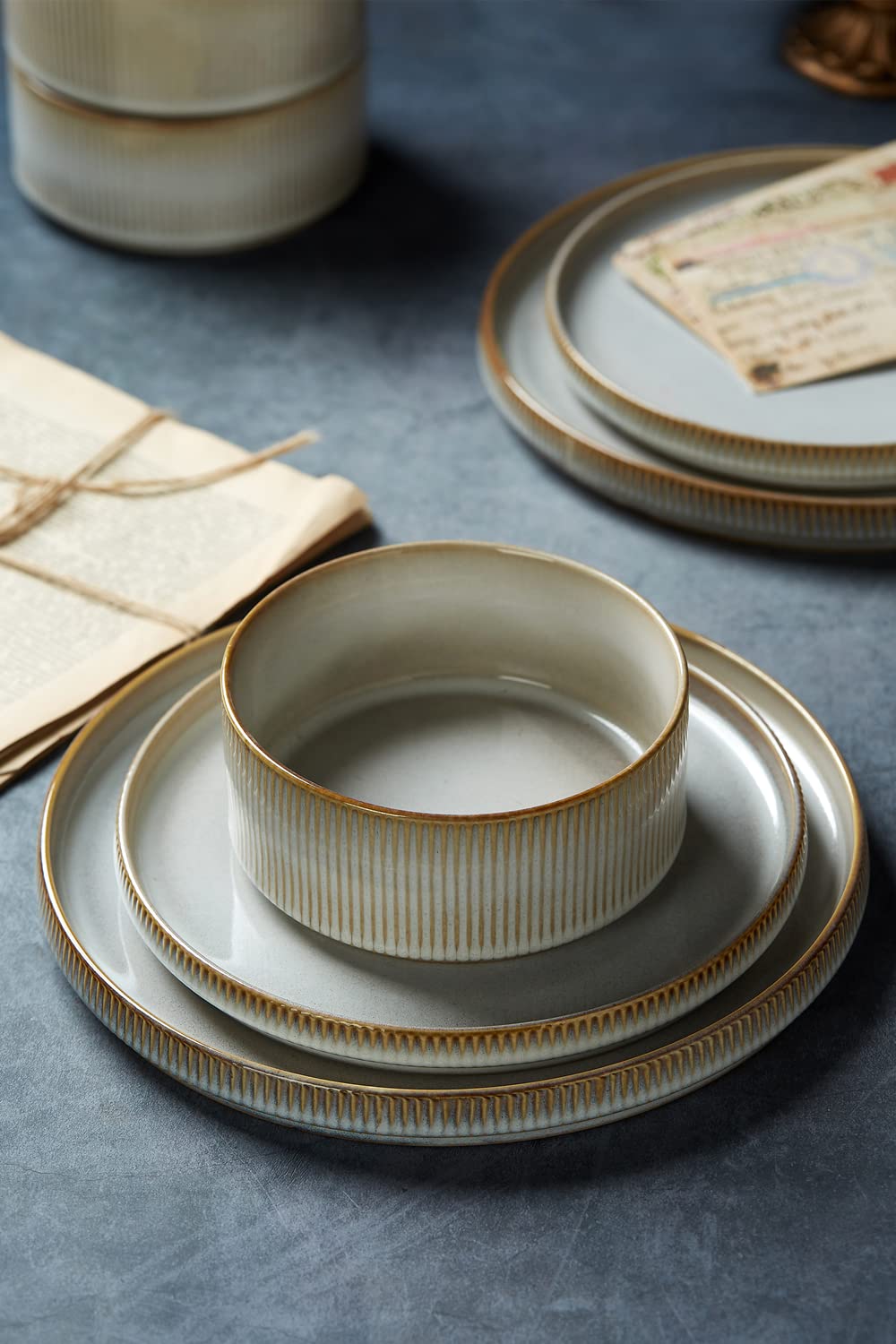 famiware table gathering with multiple guests, conveys durable set for family meals benefit