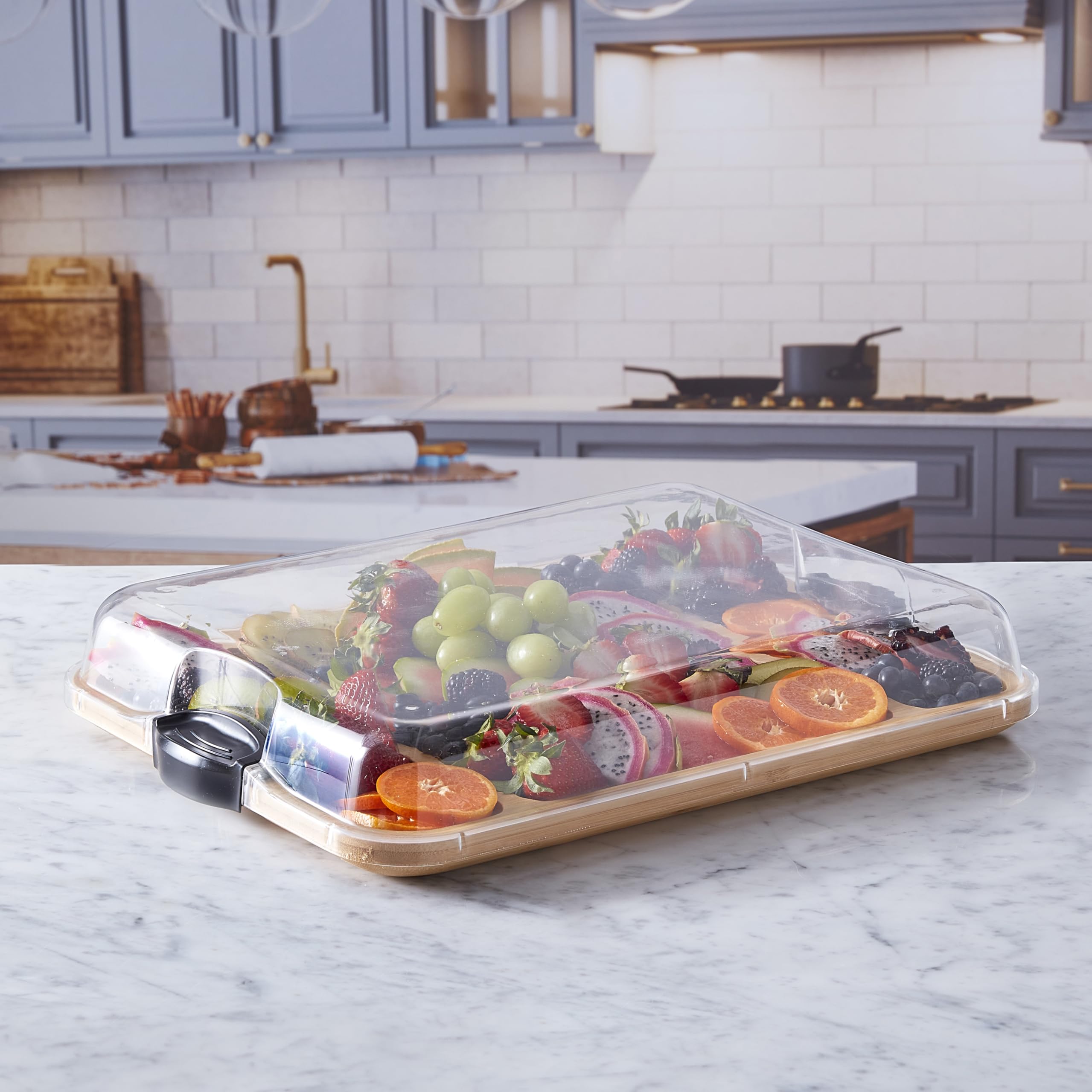 Farberware clear locking lid detail demonstrating secure transport and freshness