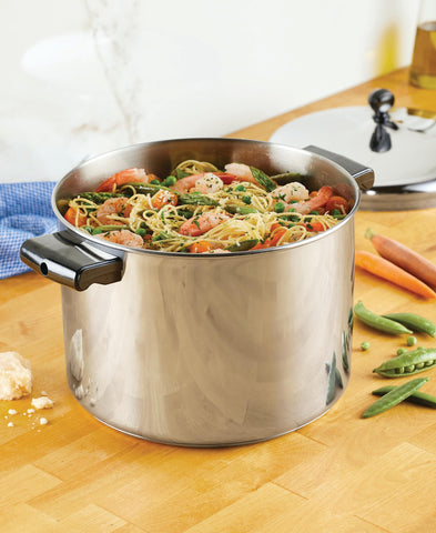 Farberware close-up of stainless-steel lid showing tight fit to retain moisture and flavor
