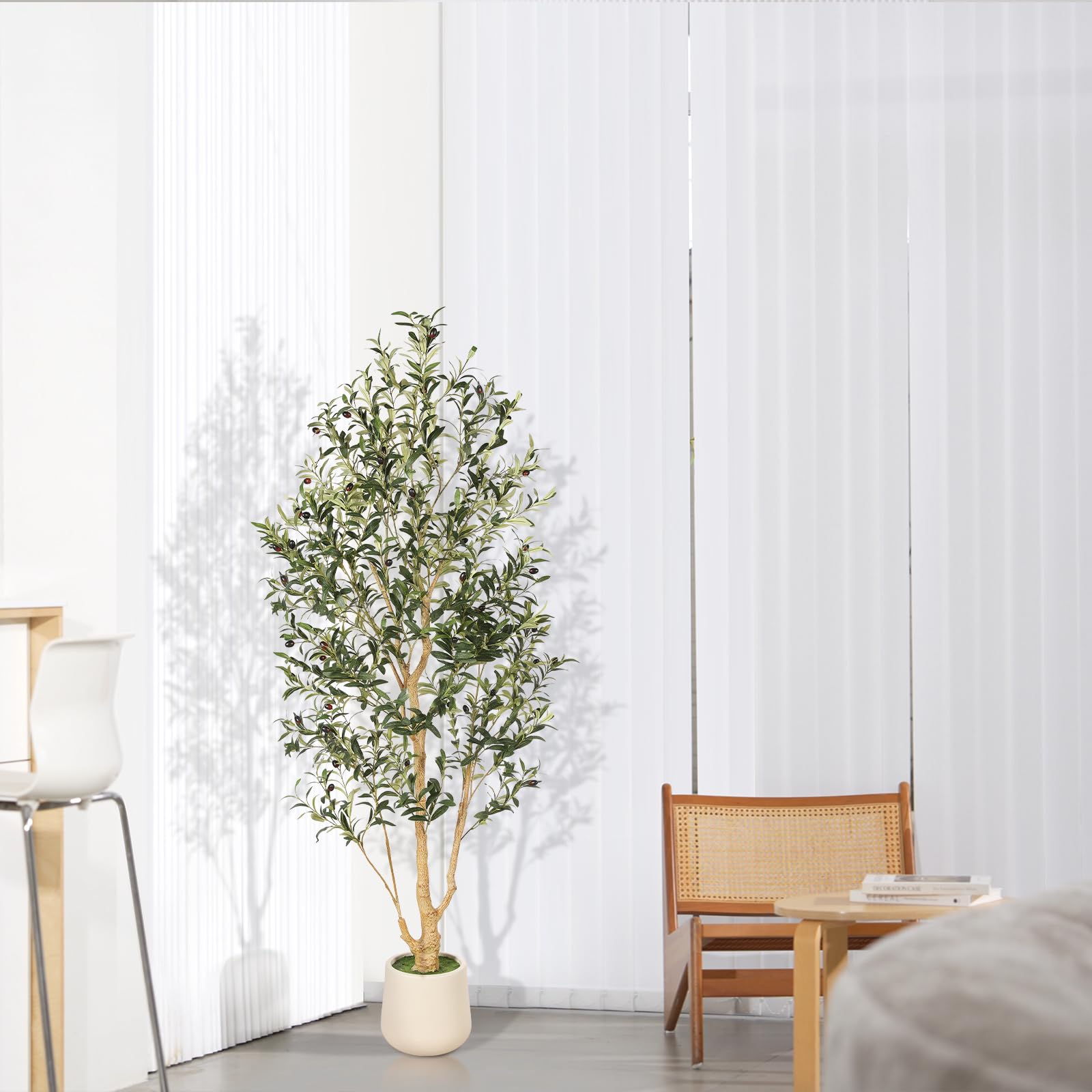 FEELEAD hands shaping branches to customize fullness and styling benefit