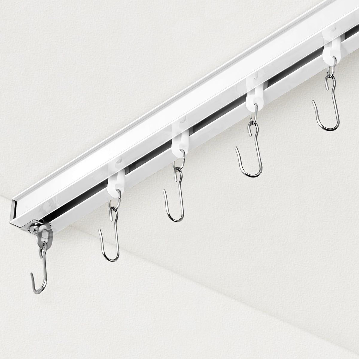 FELIDESIGN front view of white rail set showing sleek ceiling profile and clean finish