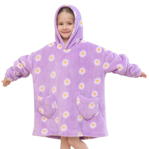 Fiosnow front view of daisy wearable blanket hoodie shows oversized cozy fit