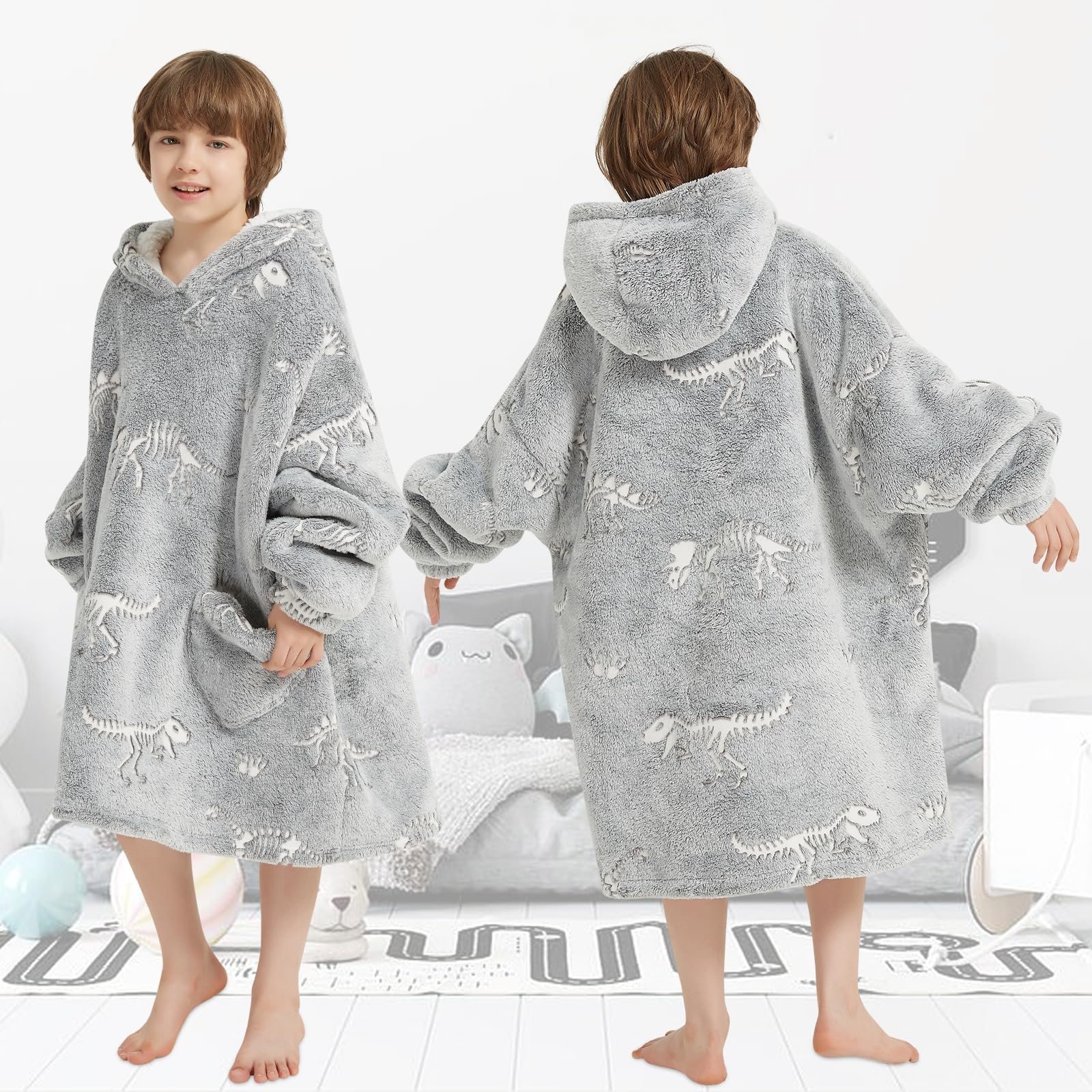 Fiosnow size scale next to child showing oversized coverage and layering versatility
