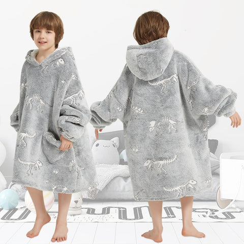 Fiosnow size scale next to child showing oversized coverage and layering versatility