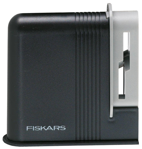 Fiskars Clip-Sharp front view showing compact design and easy grip benefit