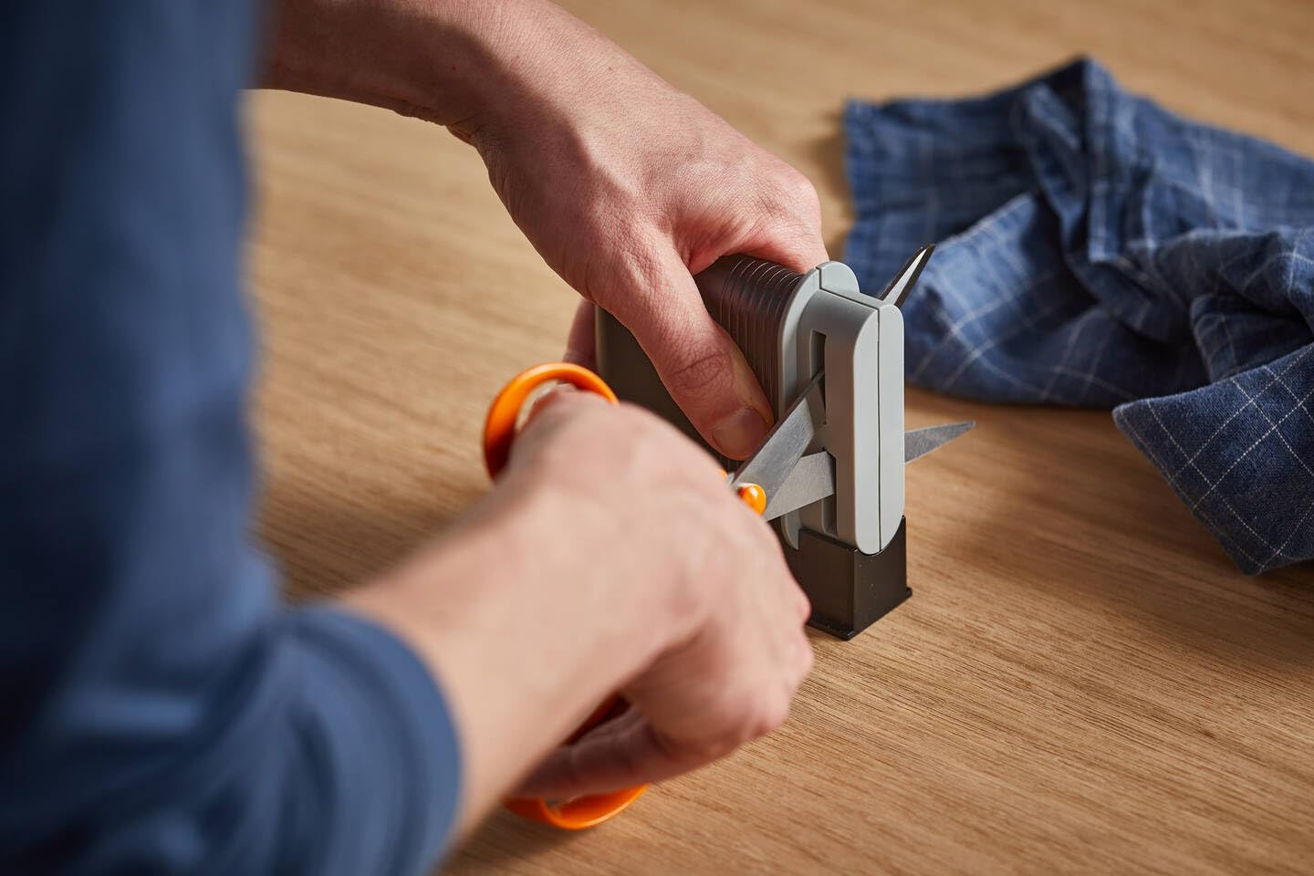Fiskars Clip-Sharp packaging and label showing product identification benefit
