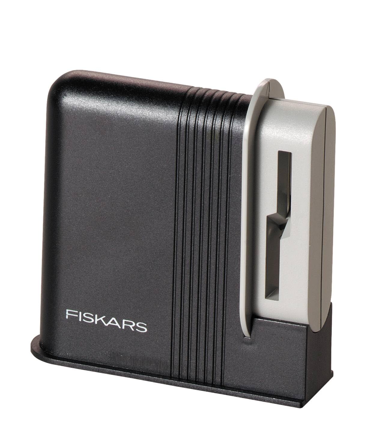 Fiskars Clip-Sharp side profile highlighting stable handle and control benefit