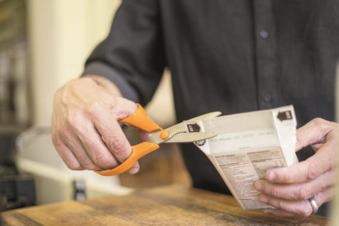 Fiskars pivot screw close-up for adjustable blade tension and tailored use
