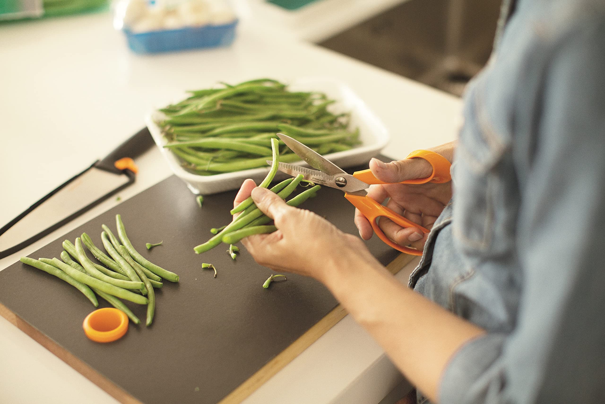 Fiskars in hand to show 18 cm scale, clear size perspective and control
