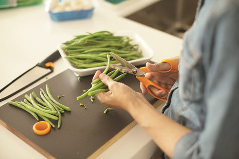 Fiskars in hand to show 18 cm scale, clear size perspective and control