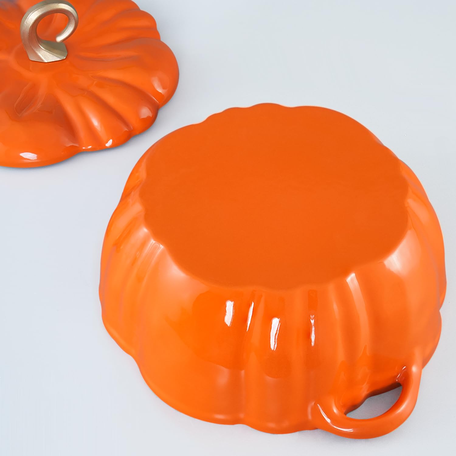Flavehc lid handle and pouring lip close-up showing secure grip and spill control