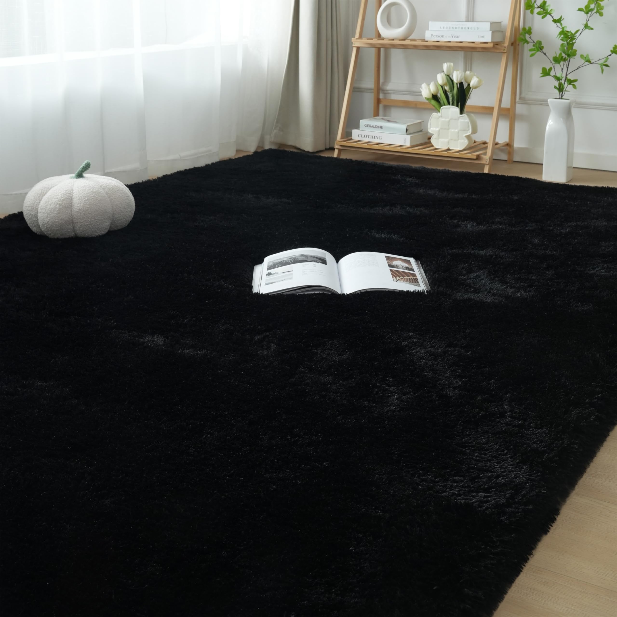 Fluffyrug front view showing overall 5x7 black shag rug for cozy décor