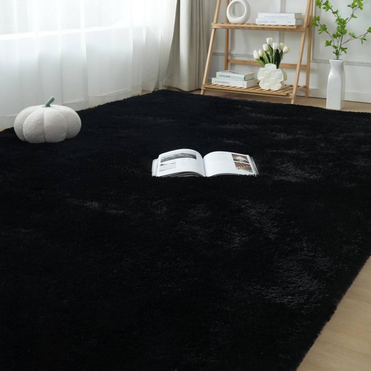 Fluffyrug front view showing overall 5x7 black shag rug for cozy décor