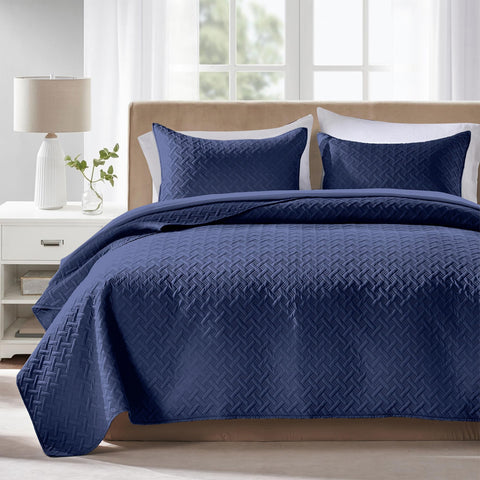 FLYMME king quilt front view showing navy coverlet and neat drape, enhances bedroom look