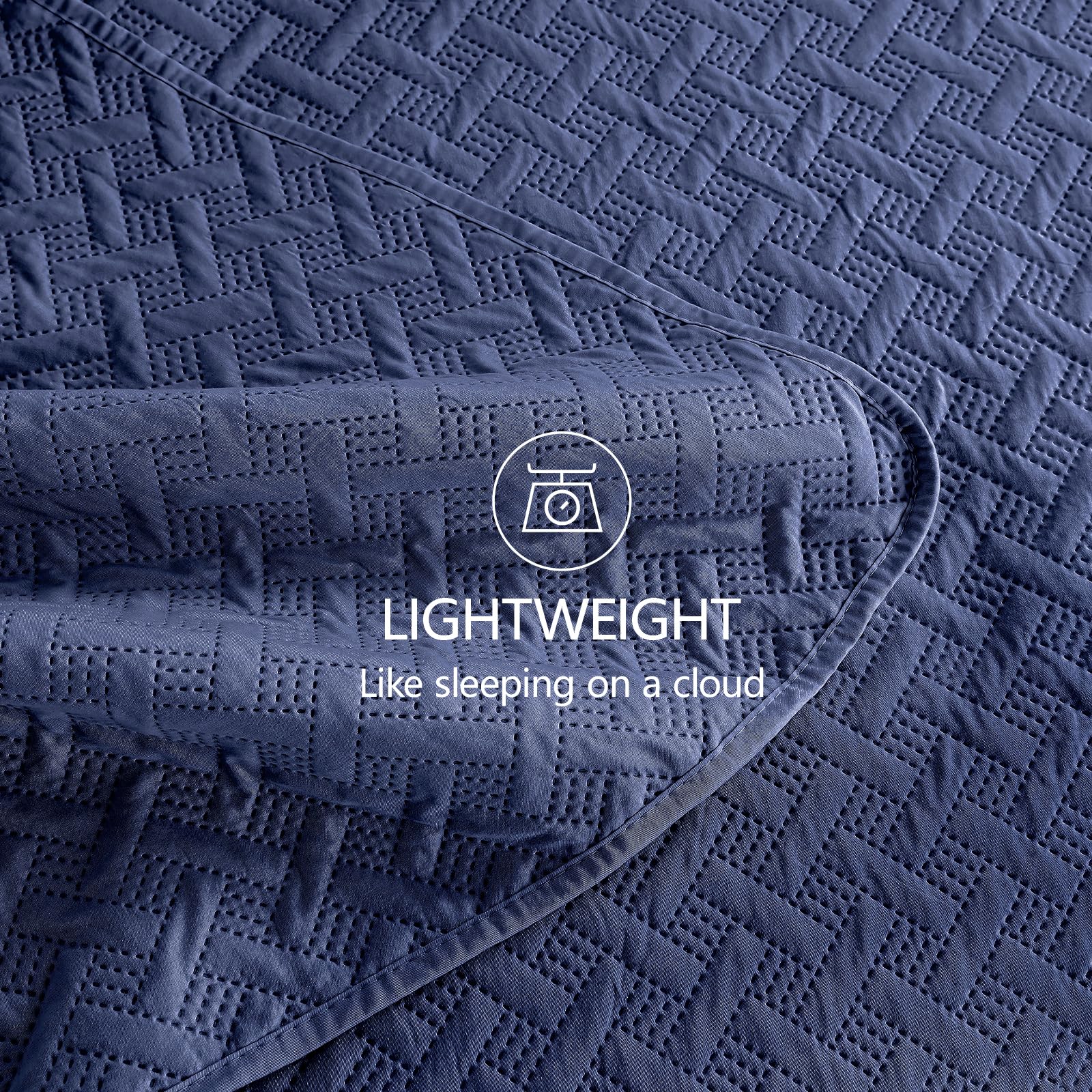 FLYMME quilt folded in storage, displays compact, low-maintenance linen convenience