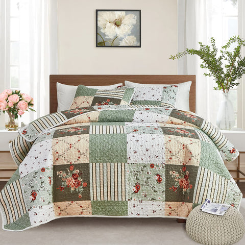 Flysheep quilt front view showing green floral plaid and neat finish for stylish bedding
