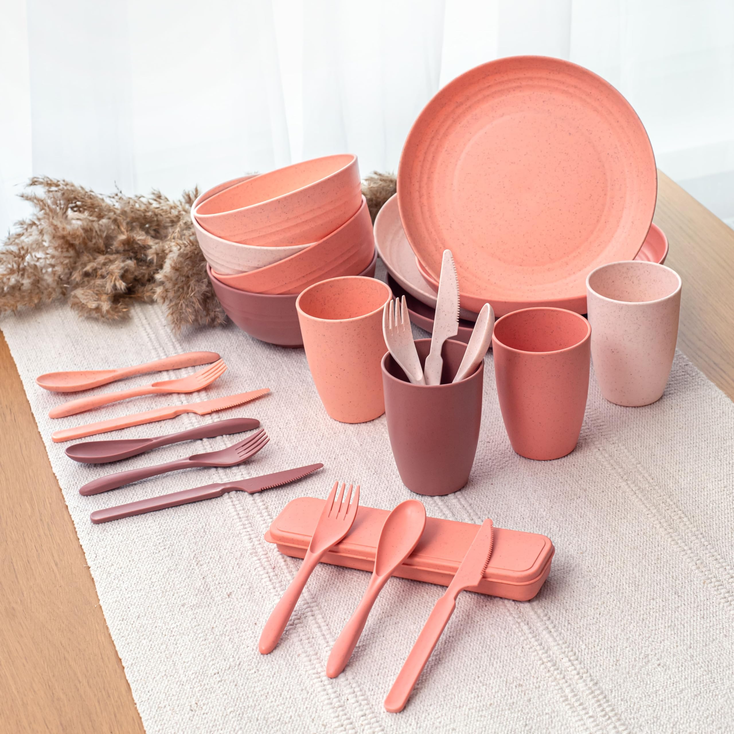FOODLE size comparison with utensils showing scale and family-fit benefit