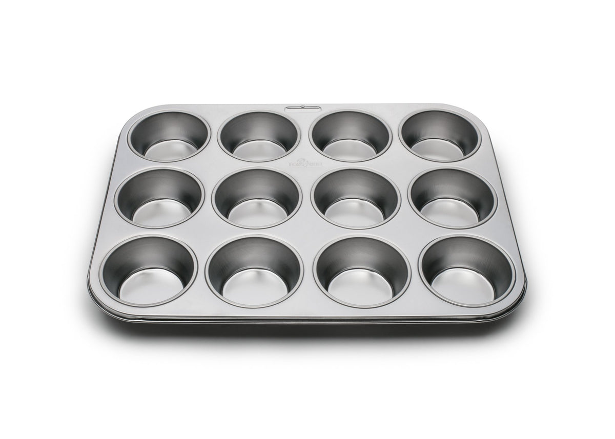 Fox Run front view of pan showing 12 cups and even browning benefit