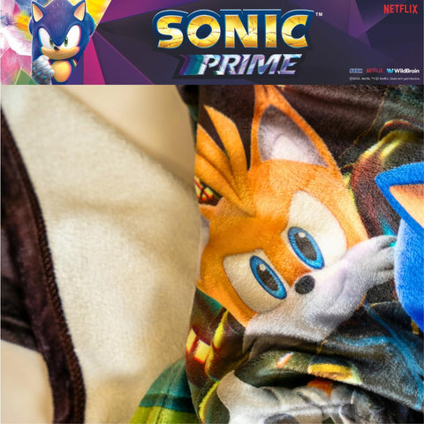 Franco Sonic Prime throw child snuggling for warmth and playful comfort