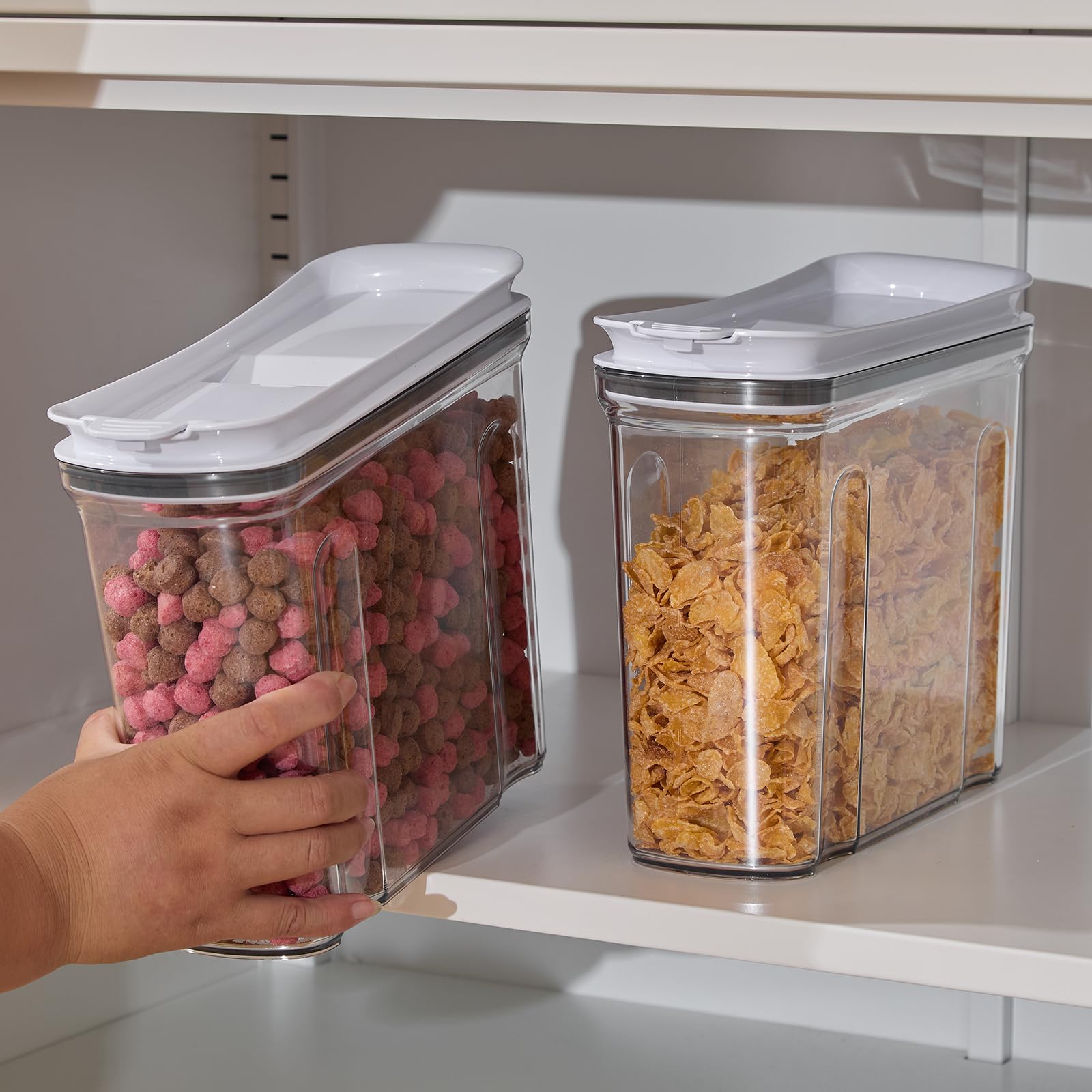 FreshKeeper close-up of the large square pouring spout for precise spill-free pouring