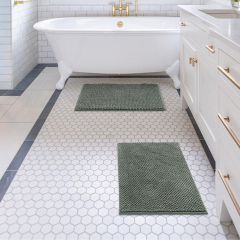 FRESHMINT rug absorbing water to demonstrate quick moisture-wicking performance