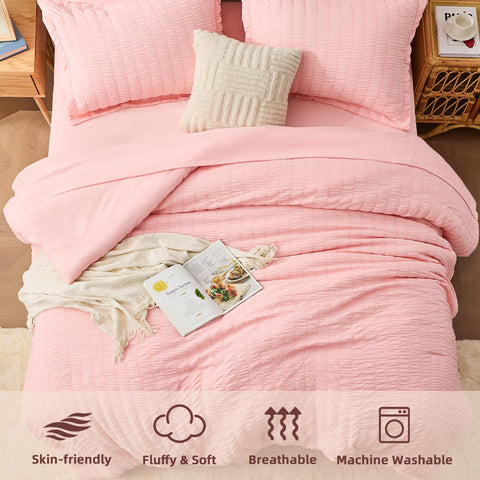 FUANNA comforter edge and stitching detail demonstrating durable construction and finish