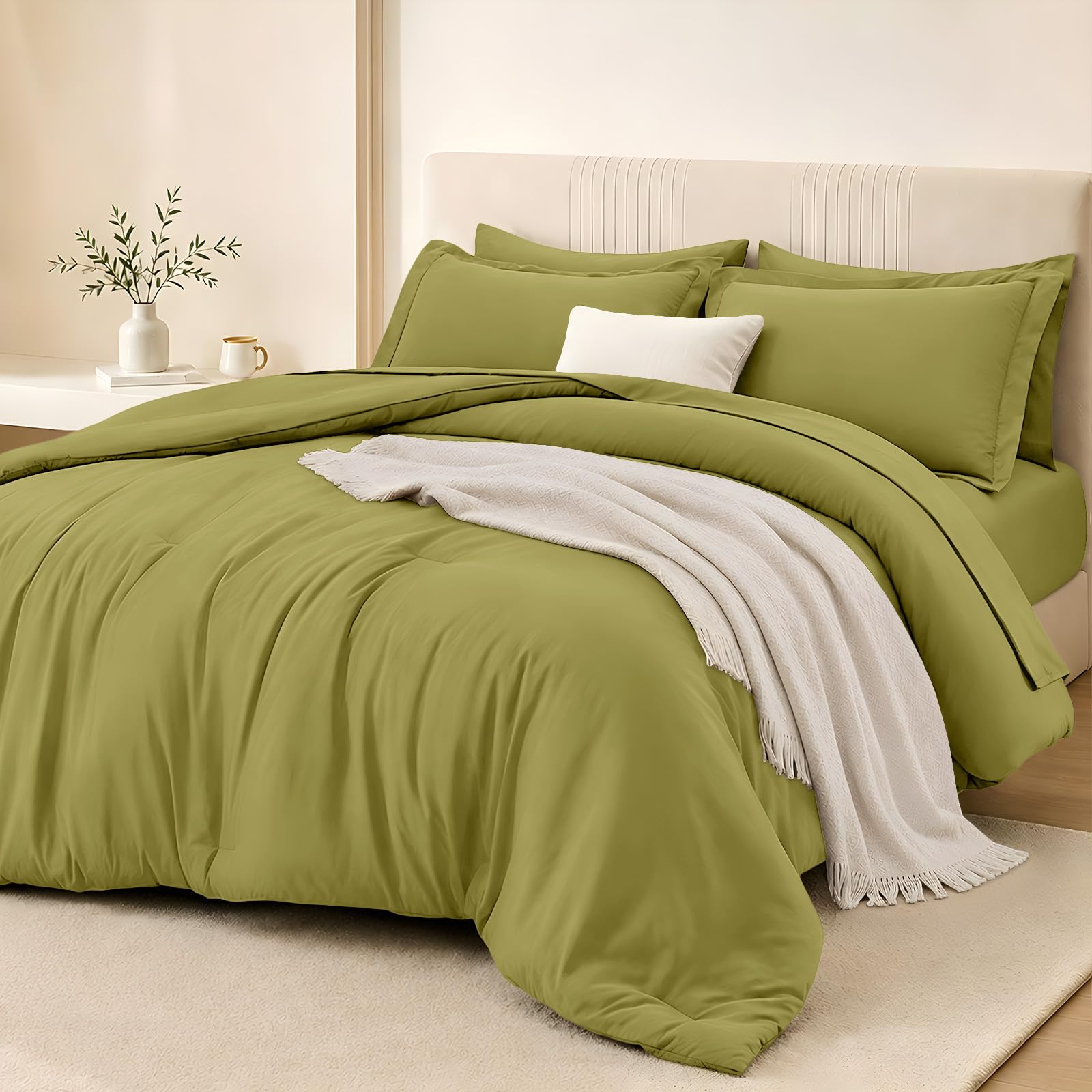 FUANNA front view of whole queen comforter set showing neat styling and complete bundle benefit