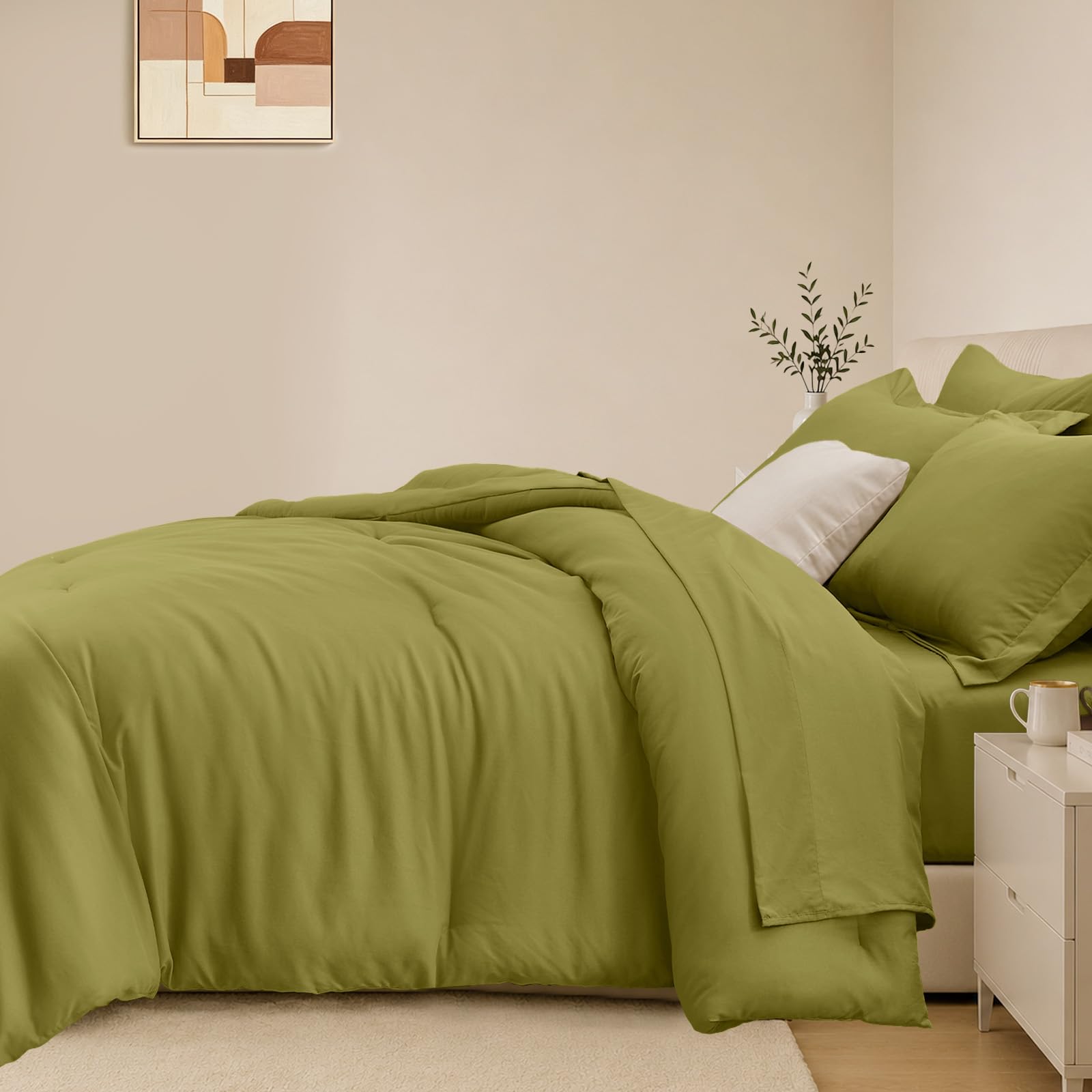 FUANNA queen bed size comparison showing comforter coverage and proper fit on mattress