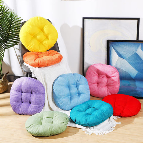 Fumete child sitting on cushion reading demonstrating comfort benefit