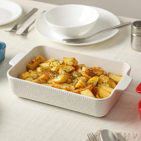FUN ELEMENTS handle detail demonstrating secure grip for safe oven-to-table transfer