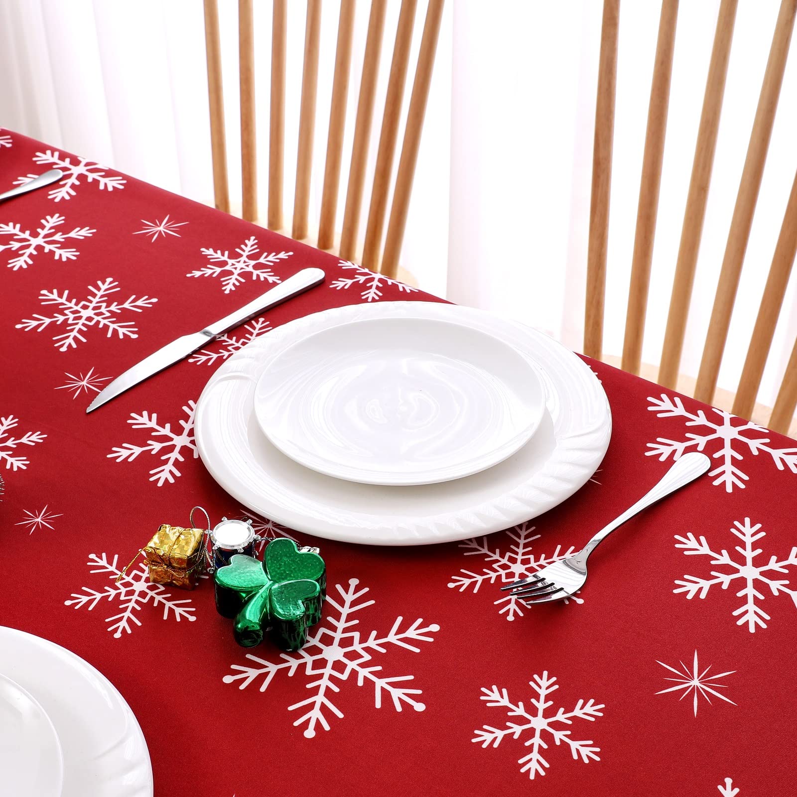 FUN WEEKEND tablecloth at an outdoor barbecue illustrating weather-resistant convenience