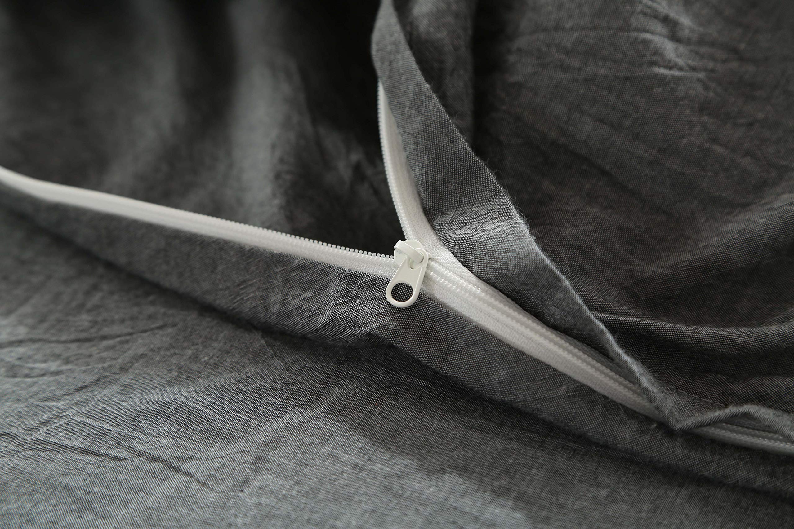 F.Y.Dreams internal ties closeup showing 16 attachment points for stable blanket fit