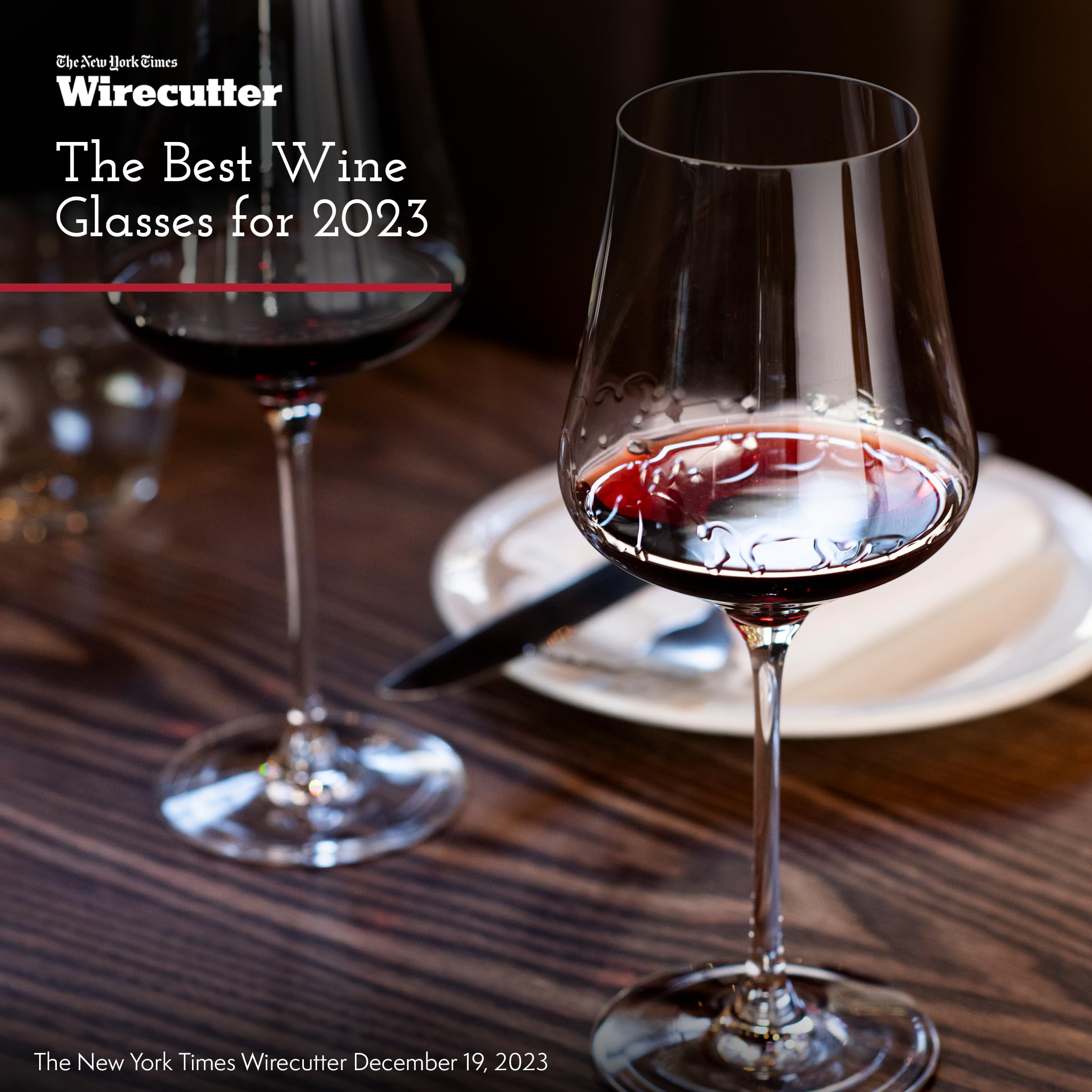 Gabriel-Glas StandArt next to wine bottle to show 16 oz capacity scale