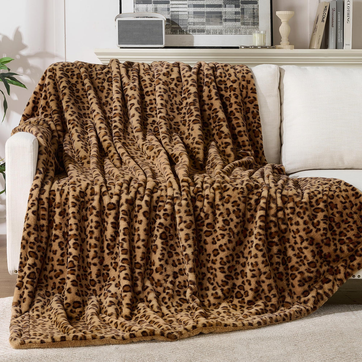 GALMAXS7 front-folded throw showing cheetah print and cozy look
