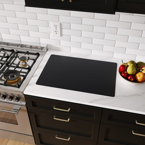 GASARÉ mat with a hot pan placed on it showing heat-resistance safeguard