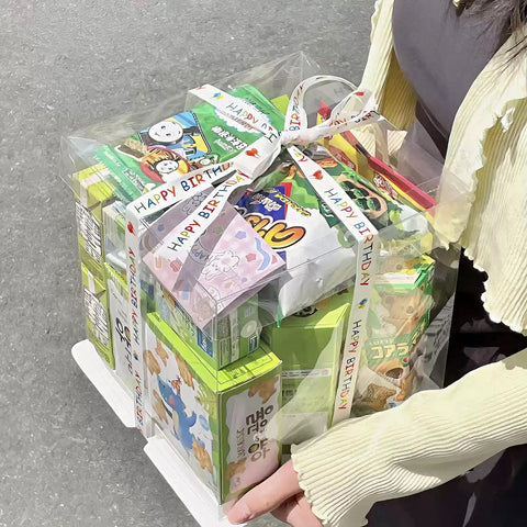 Generic box in use during cake delivery showing protection while transporting
