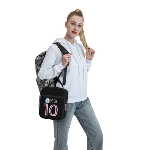 Generic lunch bag on a picnic blanket illustrating portable meal convenience benefit