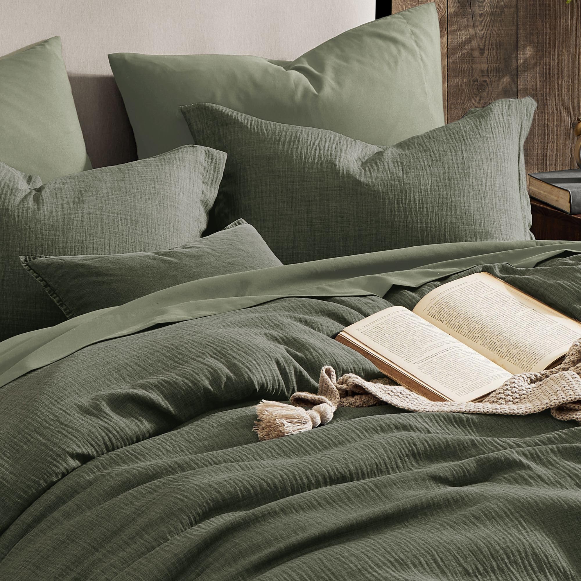 Geniospin comforter edge stitching close-up showing durable finish benefit