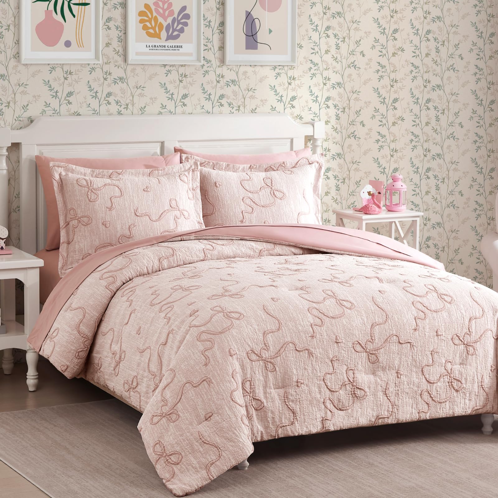 Geniospin sheets and pillow ensemble showing matching shams and pillowcases for a polished look