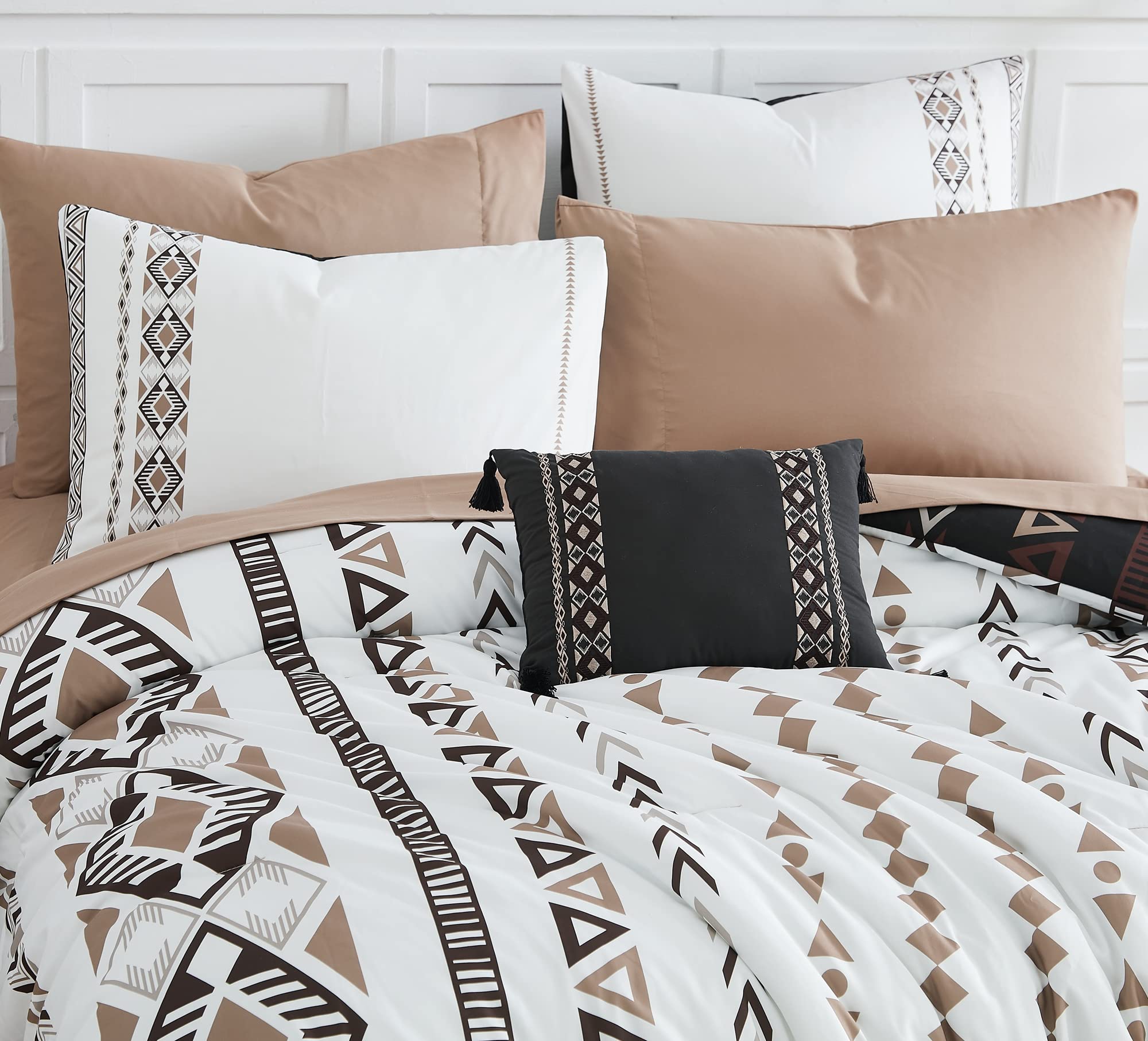Geniospin size comparison on king bed highlights accurate dimensions